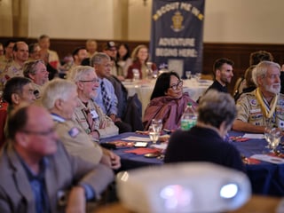 crowd-smiling-scouts-ggd-dinner-2025